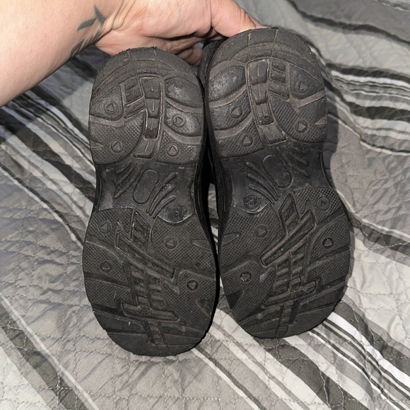 World Famous Sports Kids Youth Black Snow Boots Velcro Closing - Winter Boots - Picture 6 of 7